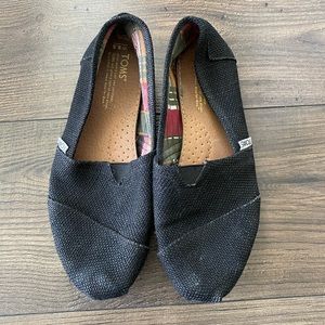BLACK WEAVE PATTERN TOMS